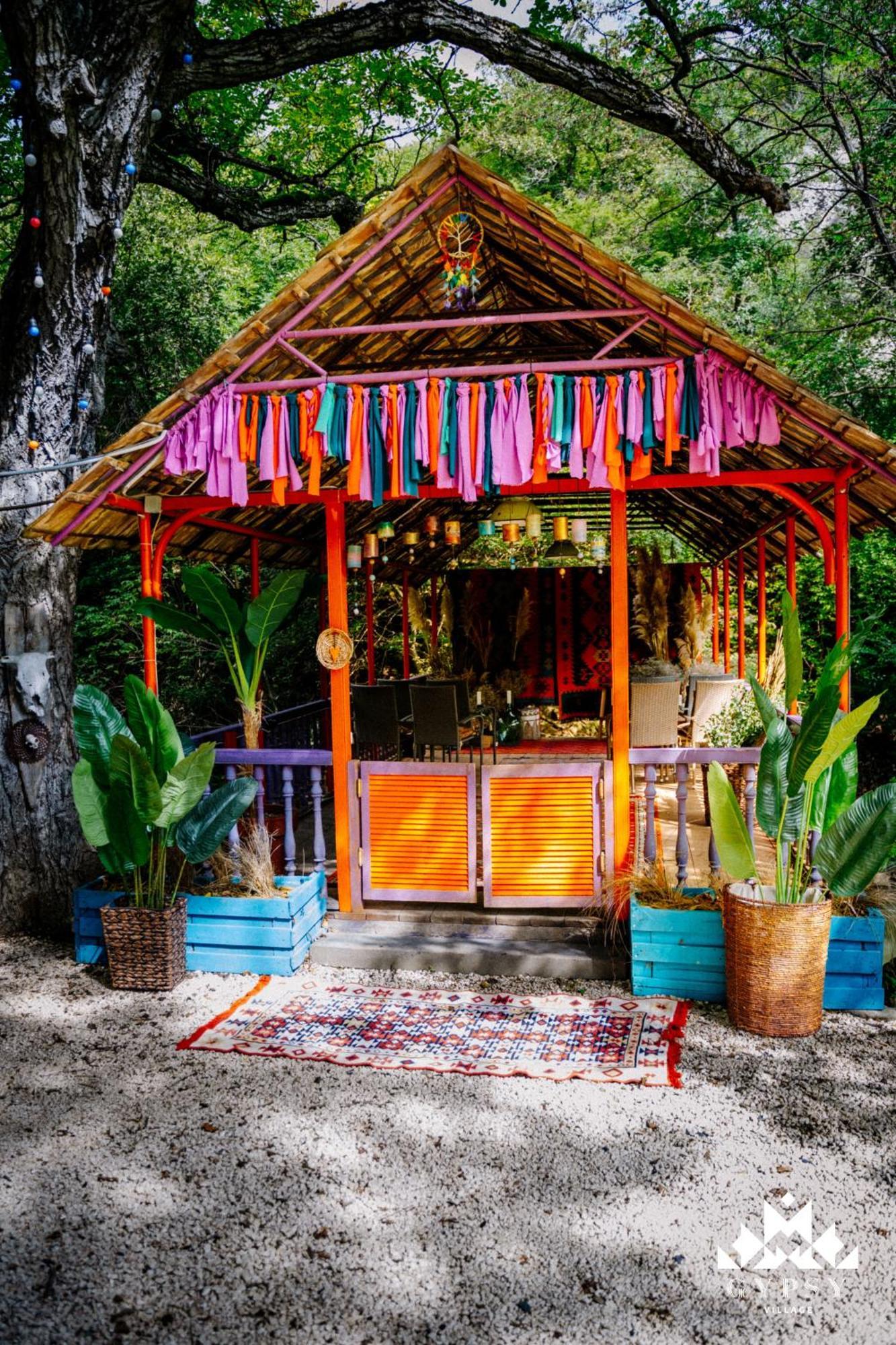 Gipsy Village Park Hotel Asureti Ngoại thất bức ảnh