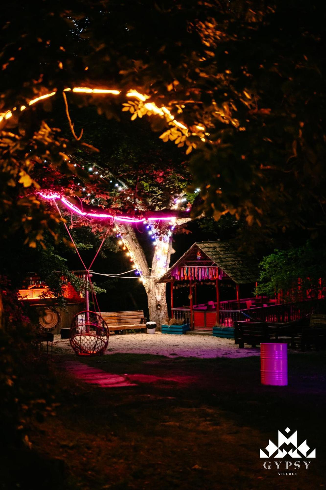 Gipsy Village Park Hotel Asureti Ngoại thất bức ảnh